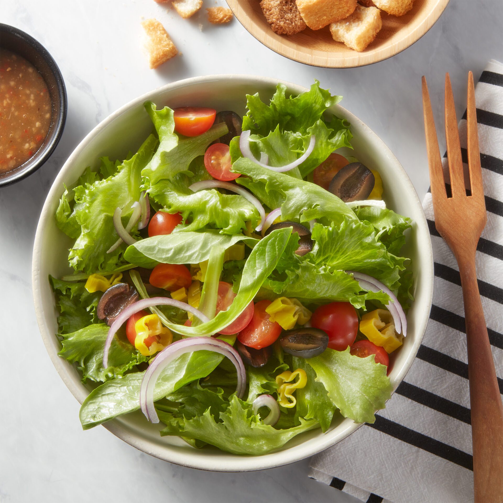 Romaine-Crunch-Simple-Italian-Salad_Cropped